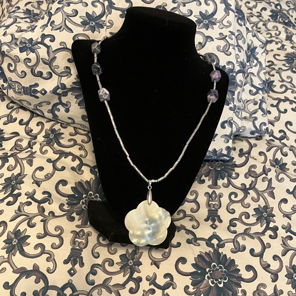 Elegant Mother of Pearl Pendant Necklace